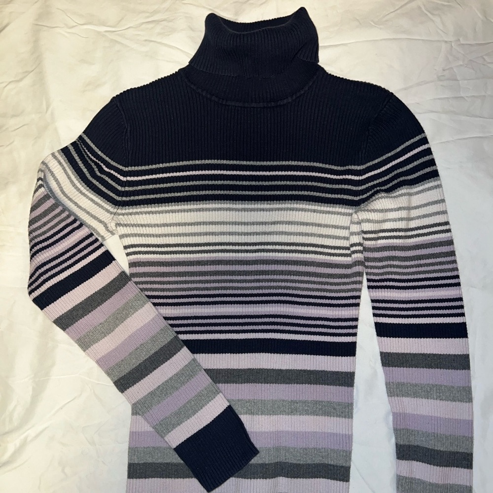 Adorable stripped turtleneck